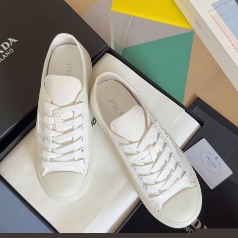 Pra*a casual shoes